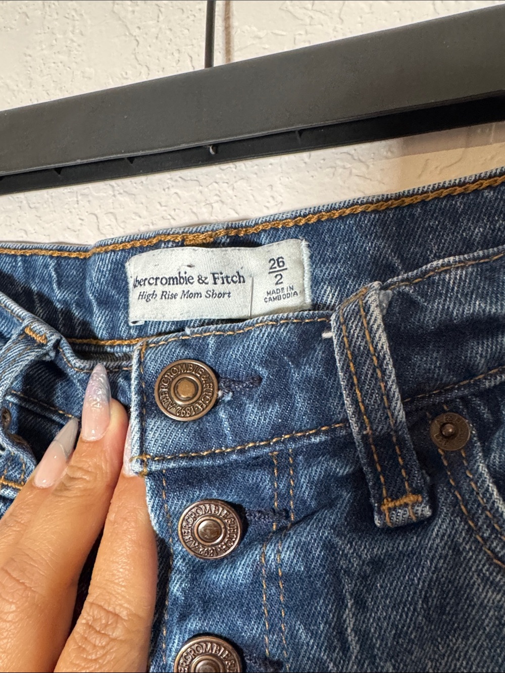 Abercrombie & Fitch Distressed Blue High-Rise Mom Short Button-Fly Size 2 / 26 - Picture 2 of 6